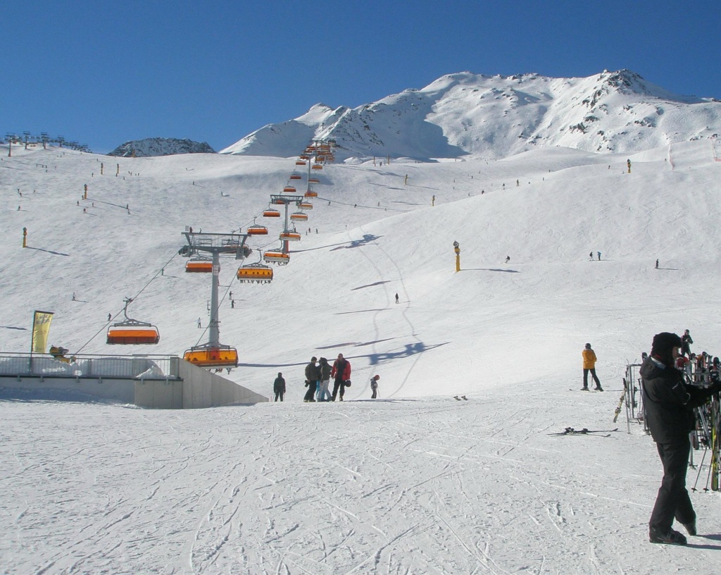 Verloren hart voetstuk Krachtig SKI GROUP – Sölden and Salzburg, Austria 2023 | Alpine Adventures - Luxury  Ski Vacation Travel Booking & Packages
